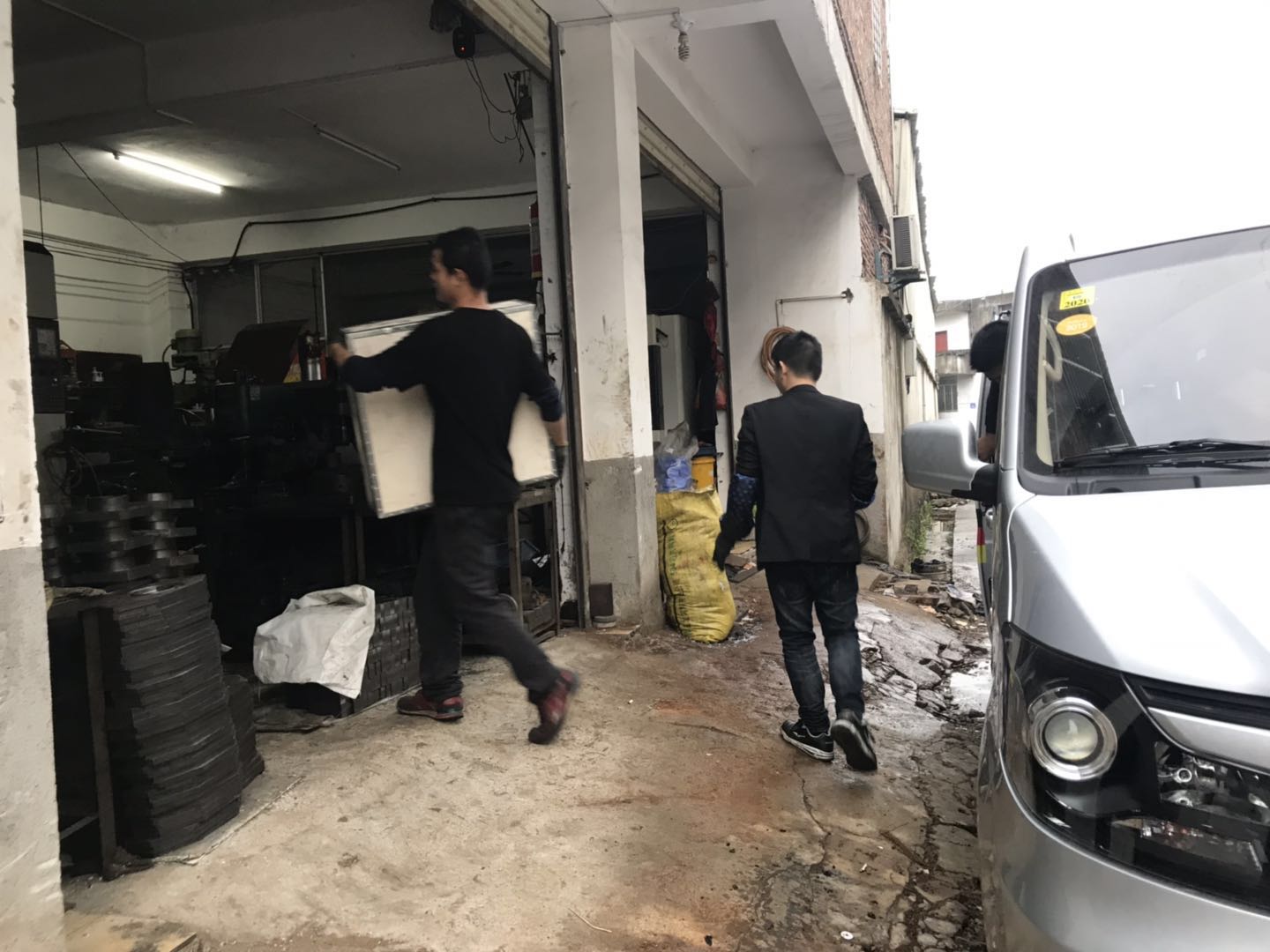 感谢泉州市黄章明惠购摇臂攻丝机垂直M16/吸盘300KG