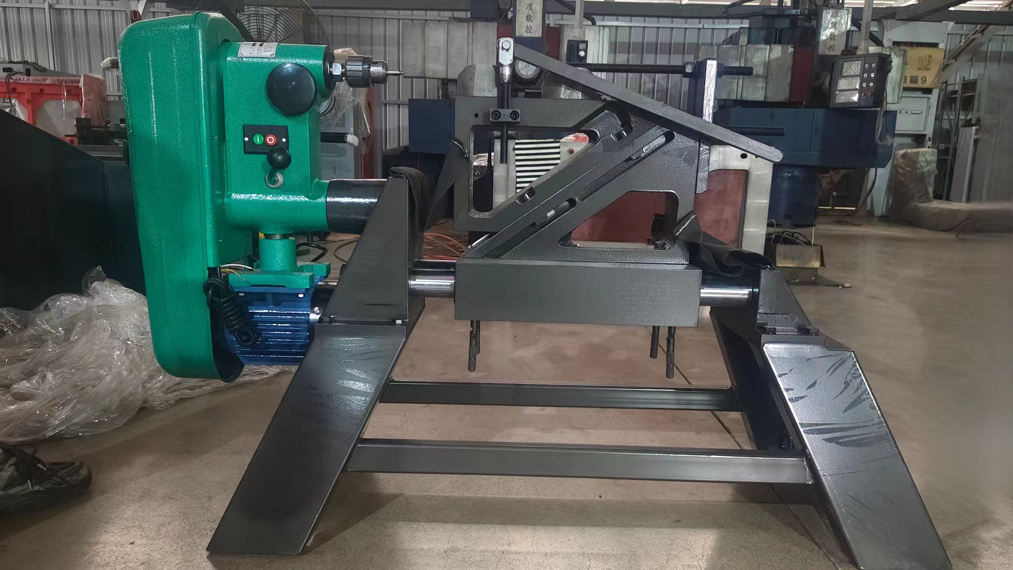 感谢廖老板惠购0.6米圆钢中心孔钻床