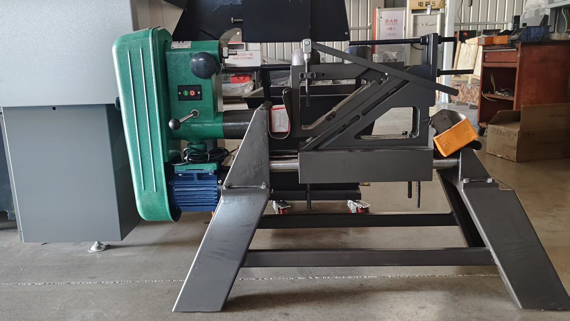 感谢xx机械制造有限公司惠购0.6米圆钢中心孔钻床